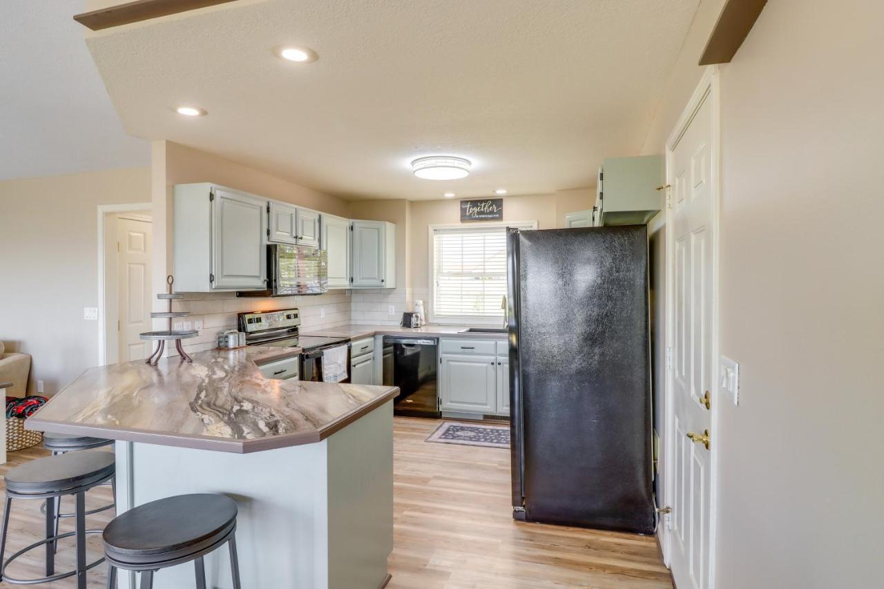 Charming Edgemont Home With Deck And Lake Views! Fairfield Bay Exterior foto