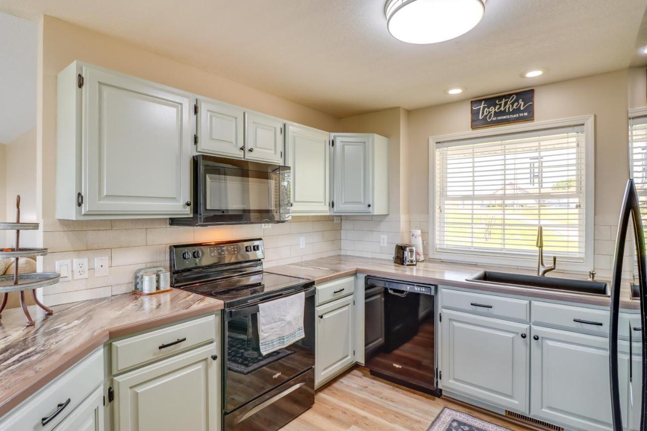 Charming Edgemont Home With Deck And Lake Views! Fairfield Bay Exterior foto